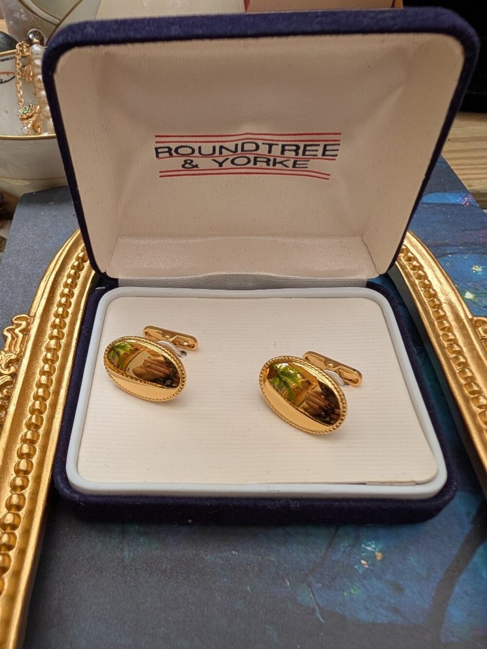 Roundtree & Yorke deadstock vintage gold tone circle cuff links